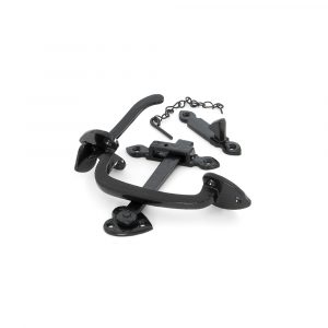 Cast Thumblatch Set with Chain