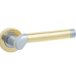 Octavia Lever On Rose